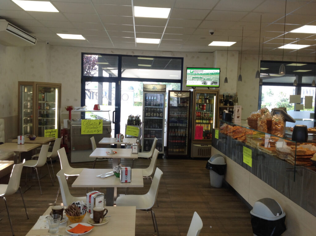 Pubblicità presso negozio Piccolo Forno